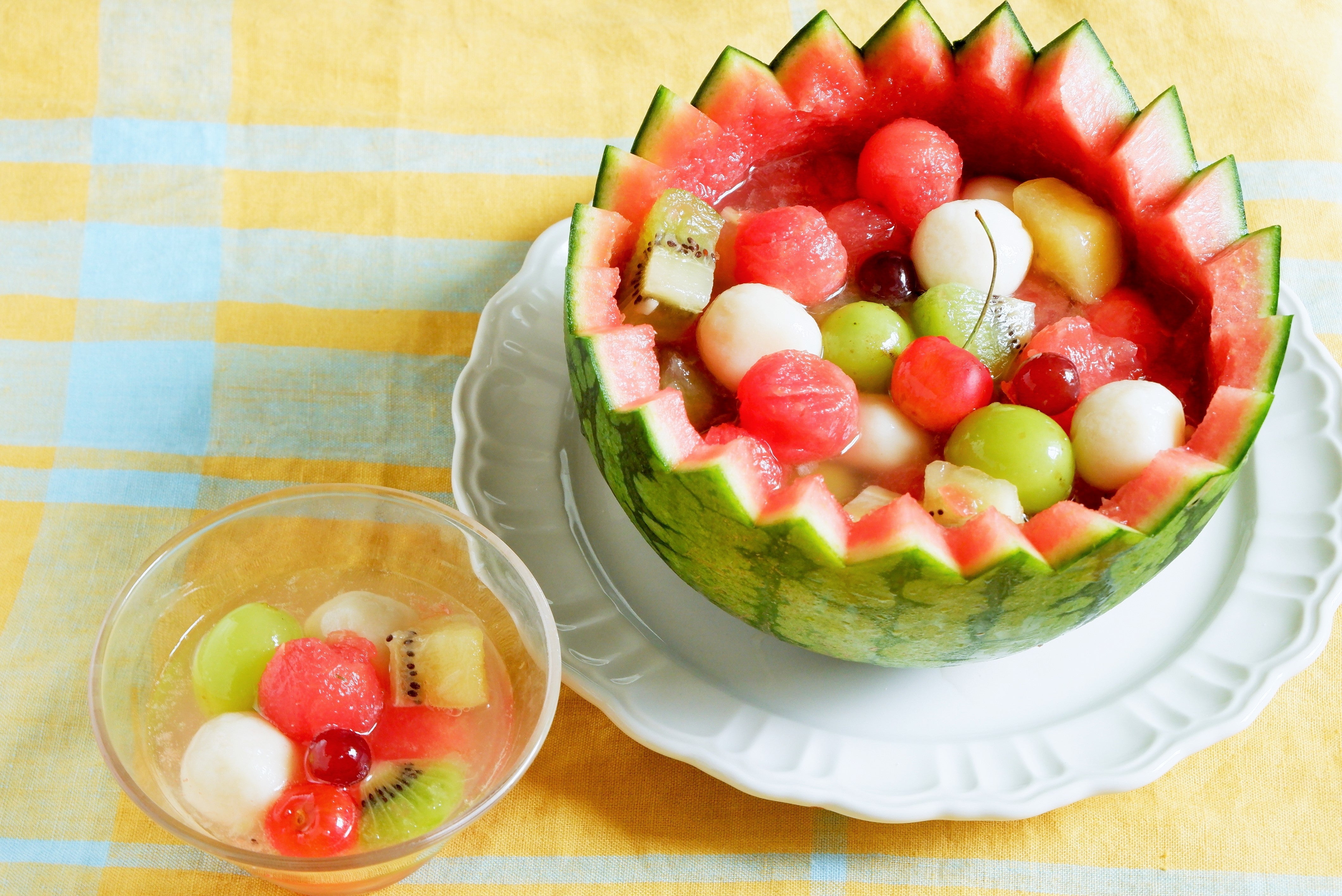 絹豆腐でつくる白玉だんごを使った丸ごとすいかのフルーツポンチ