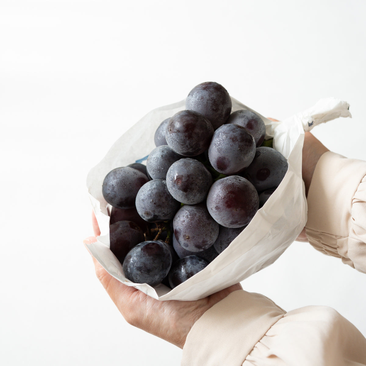 種無しピオーネとりんご食べくらべ