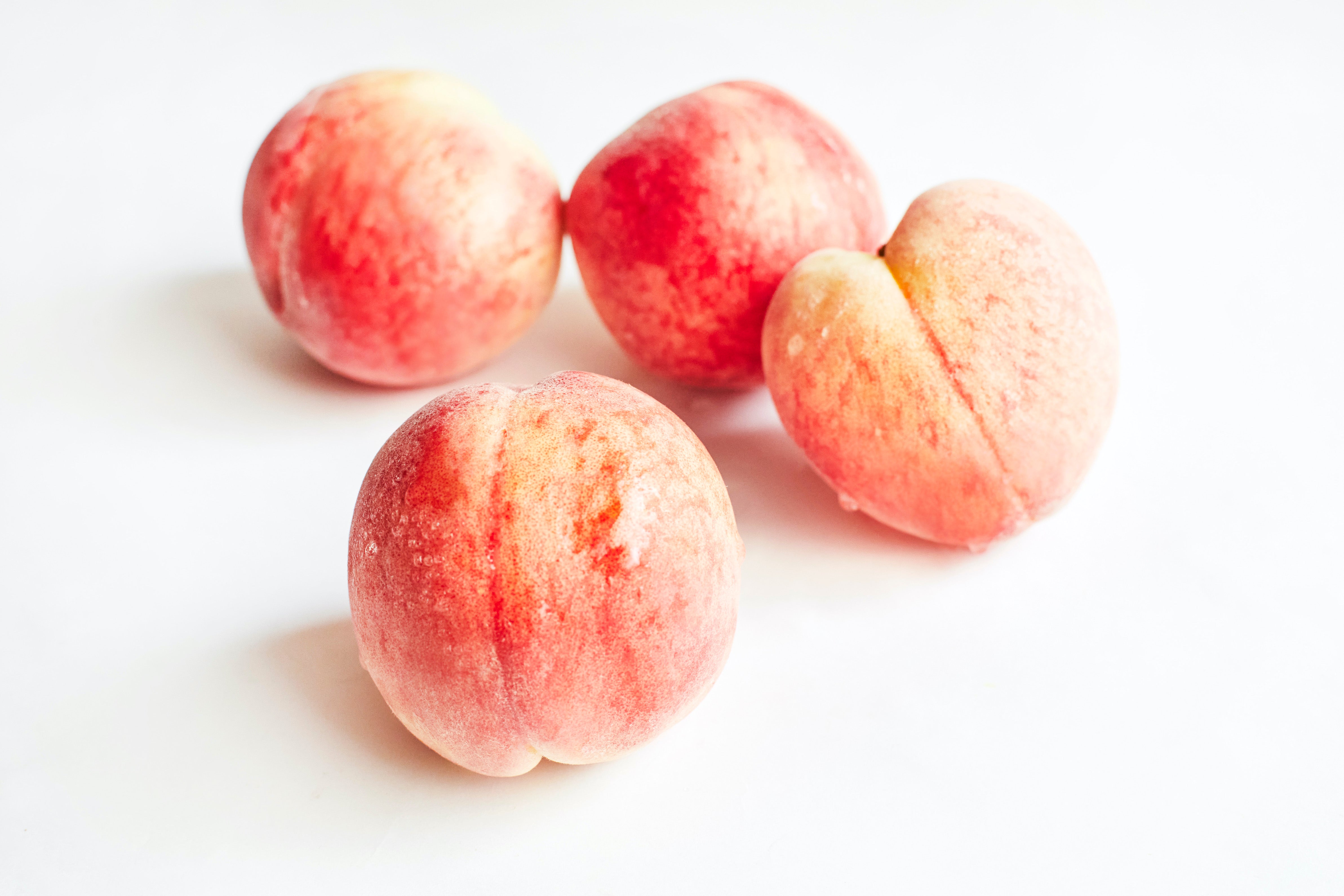 ジューシーな桃の栄養素は？産後のママにおすすめの食べ方も紹介