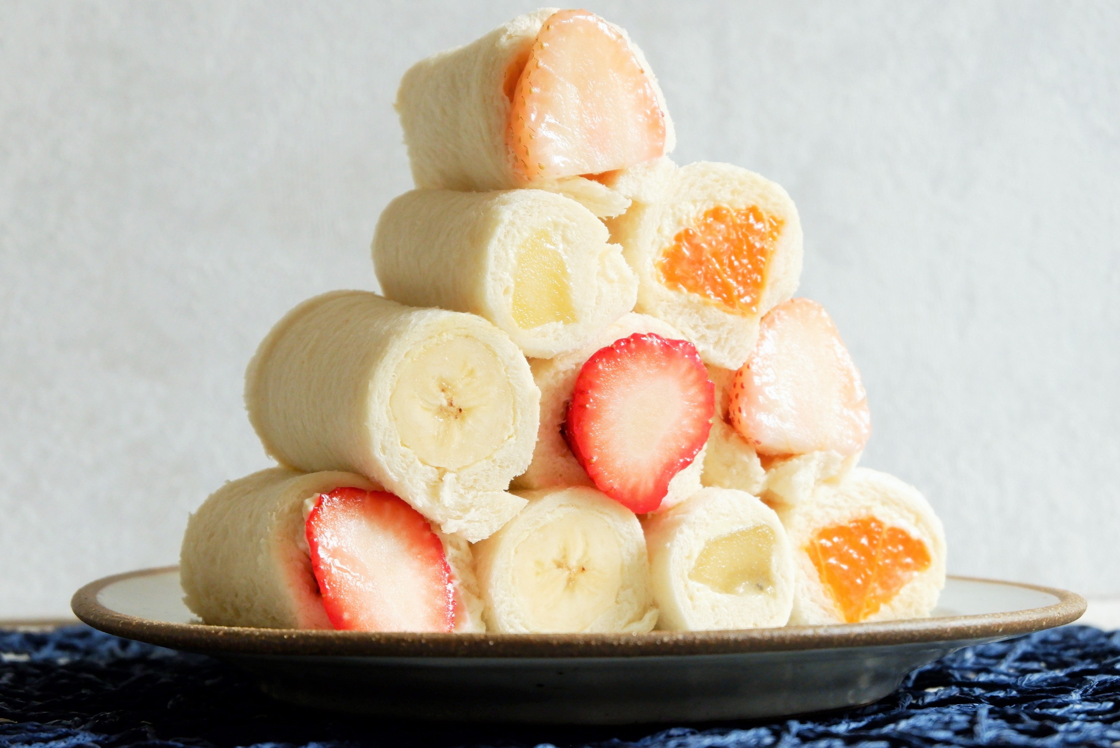 家族みんなで食べたい 豆乳クリームのフルーツロールサンド