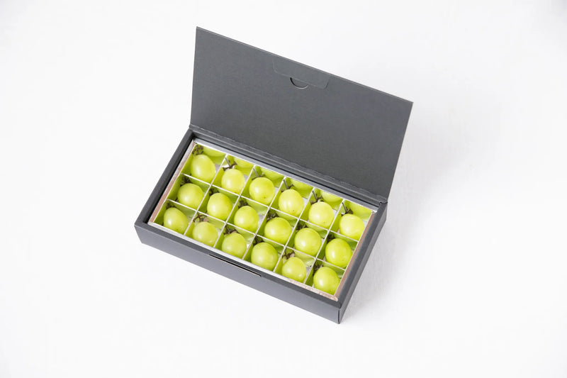 シャインマスカット18粒-ジュエリーボックス-–フルーツギフト専門店