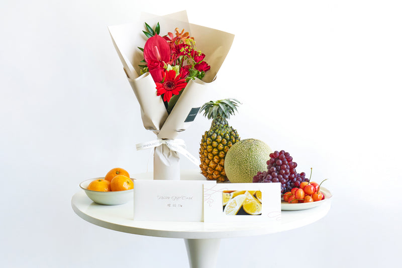 季節の花束（レッド）とフルーツギフトカード-花葉-Hanaba