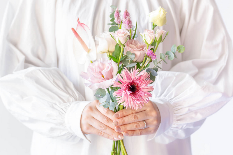 季節の花束（ピンク）とフルーツギフトカード-花葉-Hanaba