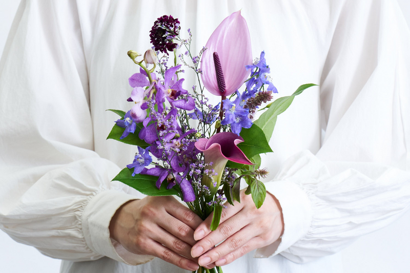 季節の花束（パープル）とフルーツギフトカード-花葉-Hanaba