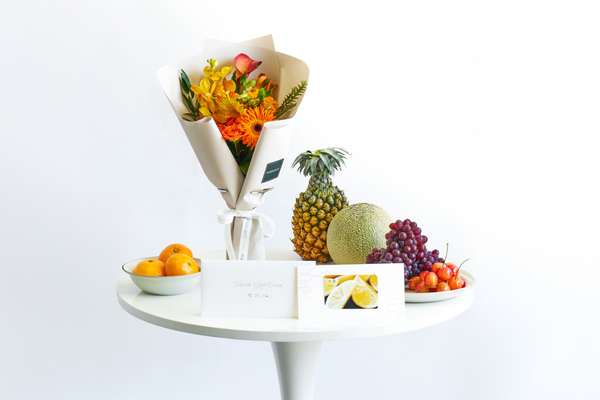 季節の花束（オレンジ）とフルーツギフトカード-花葉-Hanaba