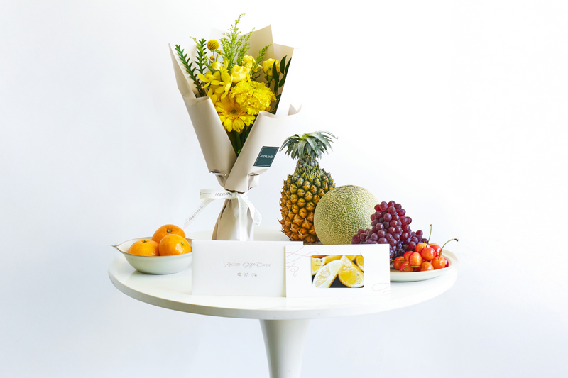 季節の花束（イエロー）とフルーツギフトカード-花葉-Hanaba