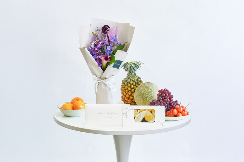 季節の花束（パープル）とフルーツギフトカード-花葉-Hanaba