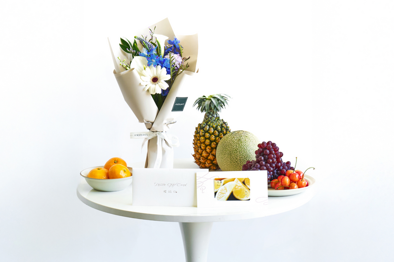 季節の花束（ブルー）とフルーツギフトカード-花葉-Hanaba